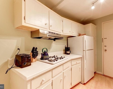 10201 Grosvenor Place - Photo Thumbnail 6