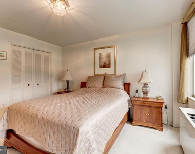 10201 Grosvenor Place - Photo Thumbnail 11