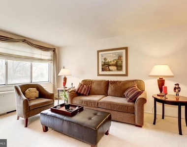 10201 Grosvenor Place - Photo Thumbnail 3