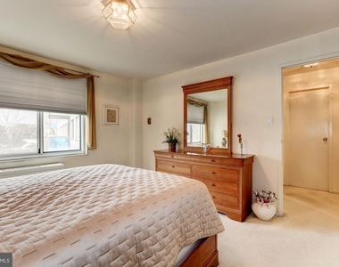 10201 Grosvenor Place - Photo Thumbnail 10