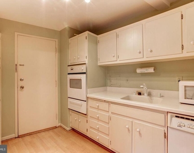 10201 Grosvenor Place - Photo Thumbnail 5
