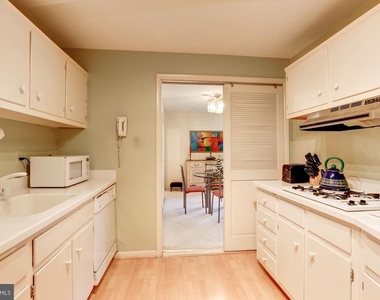 10201 Grosvenor Place - Photo Thumbnail 7