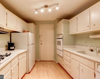 10201 Grosvenor Place - Photo Thumbnail 4