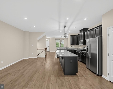4446 Tulip Lane - Photo Thumbnail 3