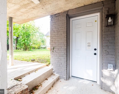 2919 Woodland Avenue - Photo Thumbnail 2