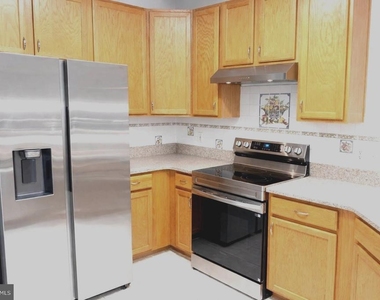 2605 Chapel Lake Drive - Photo Thumbnail 5