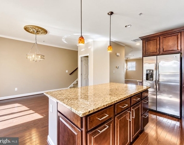 7521 Calais Way - Photo Thumbnail 7