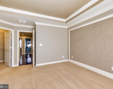 7521 Calais Way - Photo Thumbnail 10