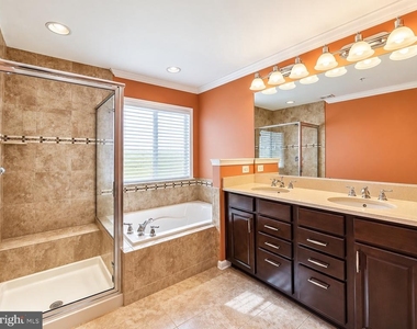 7521 Calais Way - Photo Thumbnail 11