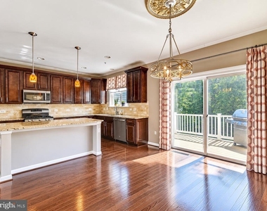 7521 Calais Way - Photo Thumbnail 5