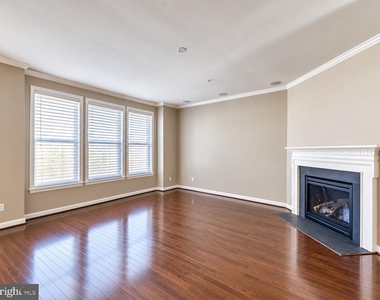 7521 Calais Way - Photo Thumbnail 2