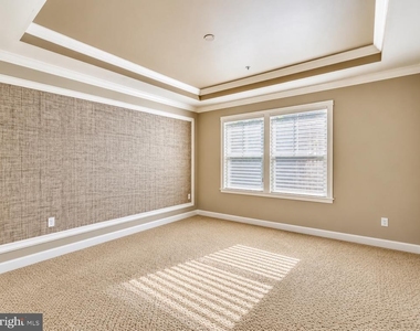 7521 Calais Way - Photo Thumbnail 9