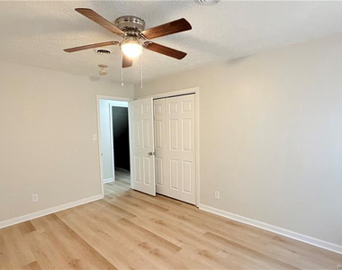609 Lufkin Circle - Photo Thumbnail 10