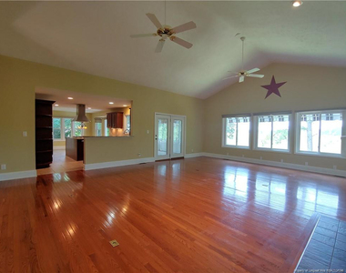 688 Azalea Drive - Photo Thumbnail 3