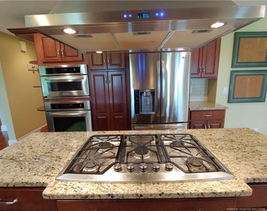 688 Azalea Drive - Photo Thumbnail 9