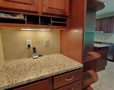 688 Azalea Drive - Photo Thumbnail 7