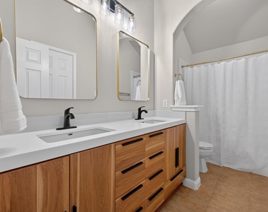 3780 Turetella Dr - Photo Thumbnail 14