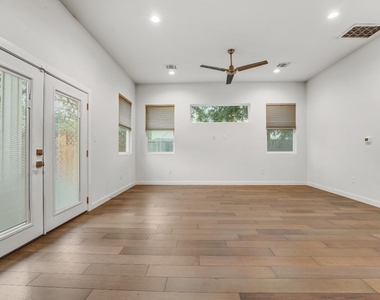6406 Santos St - Photo Thumbnail 3