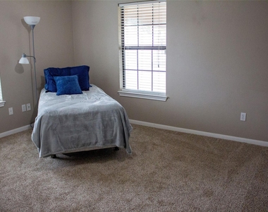 208 Shaw St - Photo Thumbnail 18