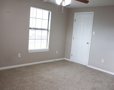 208 Shaw St - Photo Thumbnail 14