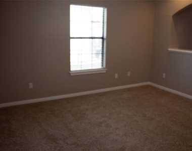 208 Shaw St - Photo Thumbnail 7