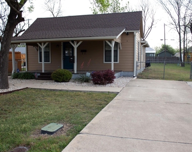 208 Shaw St - Photo Thumbnail 2