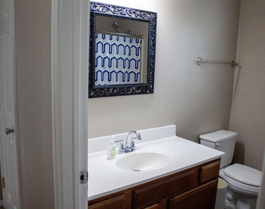 208 Shaw St - Photo Thumbnail 15