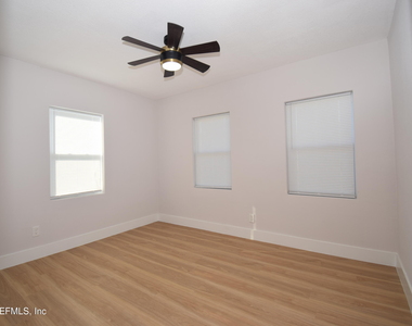 4735 Dundee Road - Photo Thumbnail 9