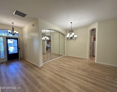1540 Austin Lane - Photo Thumbnail 3
