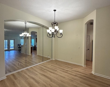 1540 Austin Lane - Photo Thumbnail 4