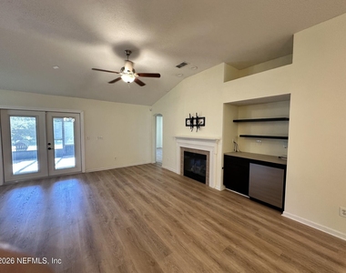 1540 Austin Lane - Photo Thumbnail 5