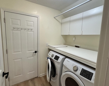 1540 Austin Lane - Photo Thumbnail 21