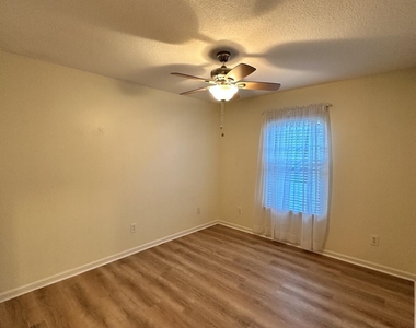 1540 Austin Lane - Photo Thumbnail 18