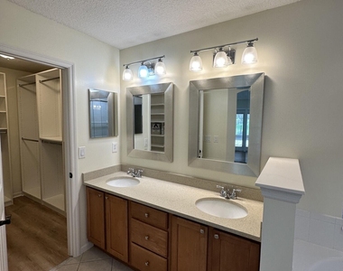 1540 Austin Lane - Photo Thumbnail 13