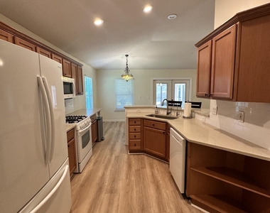 1540 Austin Lane - Photo Thumbnail 8