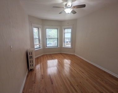 5616 N Winthrop Avenue - Photo Thumbnail 1