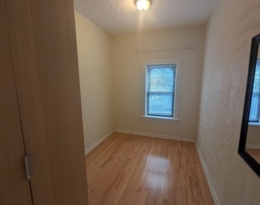 5616 N Winthrop Avenue - Photo Thumbnail 4