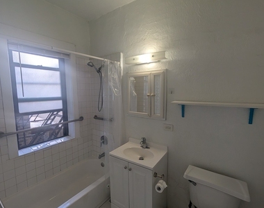 5616 N Winthrop Avenue - Photo Thumbnail 6