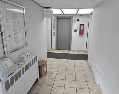 6161 N Hoyne Avenue - Photo Thumbnail 2