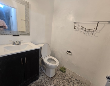 6161 N Hoyne Avenue - Photo Thumbnail 11