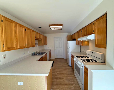 949 Charlela Lane - Photo Thumbnail 5