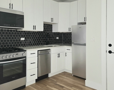 4236 N Kenmore Avenue - Photo Thumbnail 1