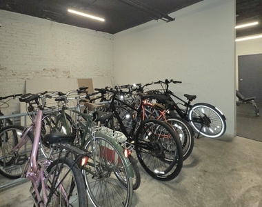 4236 N Kenmore Avenue - Photo Thumbnail 10