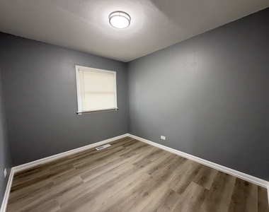 17700 Grandview Drive - Photo Thumbnail 5
