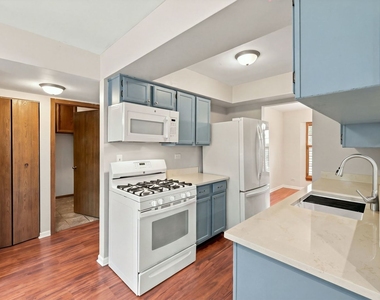 2650 Fieldstone Court - Photo Thumbnail 5