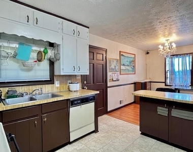 2851 Club Drive - Photo Thumbnail 5