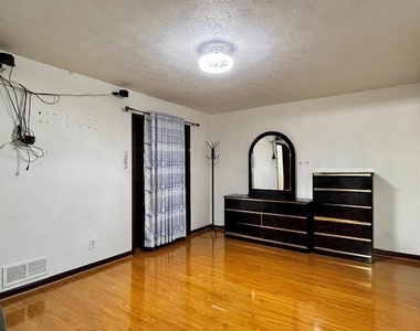 2851 Club Drive - Photo Thumbnail 12