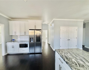 240 Creekside Park Drive - Photo Thumbnail 5