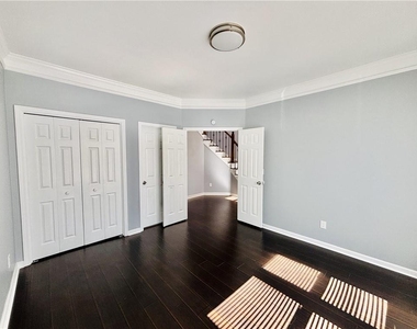 240 Creekside Park Drive - Photo Thumbnail 8