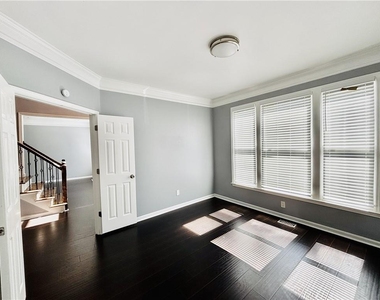 240 Creekside Park Drive - Photo Thumbnail 9